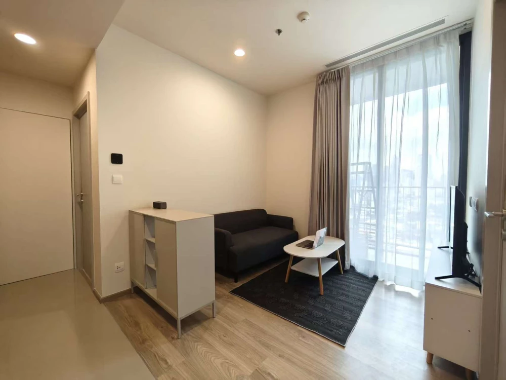 Oka Haus Sukhumvit 36 ​​for rent with beautiful city view without any buildings blocking it. Bright, airy, spacious room, quiet and private atmosphere