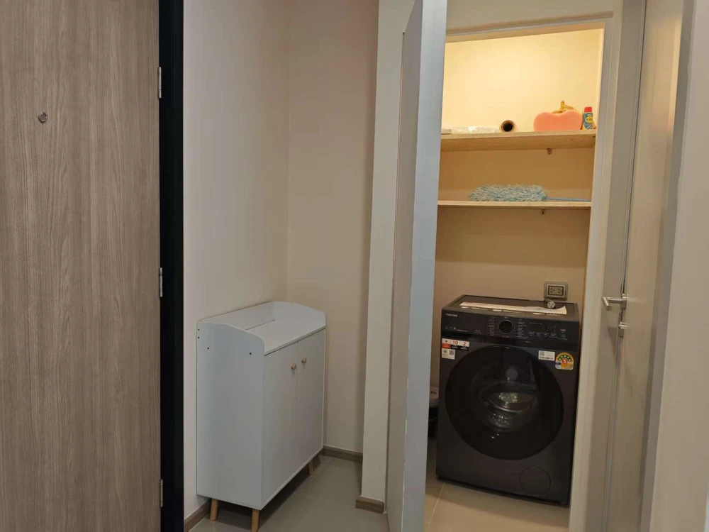 Oka Haus Sukhumvit 36 ​​for rent with beautiful city view without any buildings blocking it. Bright, airy, spacious room, quiet and private atmosphere