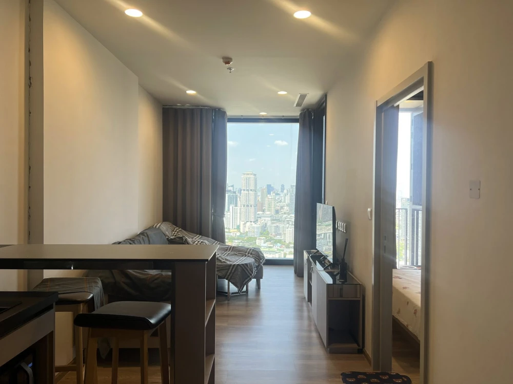 Oka Haus apartment for rent, located on the 37th floor. Very high floor with stunning city views and no obstructing buildings. Book now!