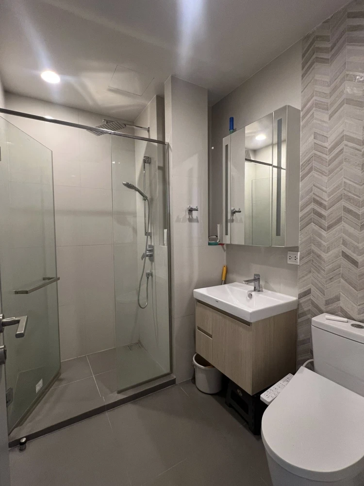 Oka Haus apartment for rent, located on the 37th floor. Very high floor with stunning city views and no obstructing buildings. Book now!