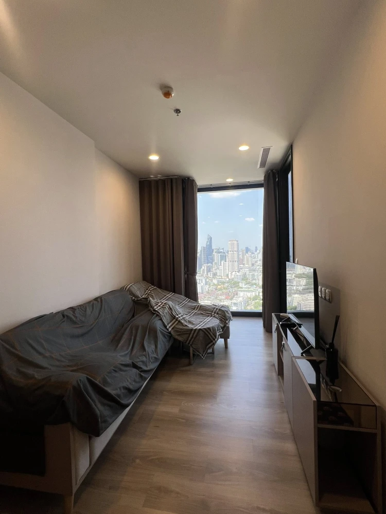 Oka Haus apartment for rent, located on the 37th floor. Very high floor with stunning city views and no obstructing buildings. Book now!