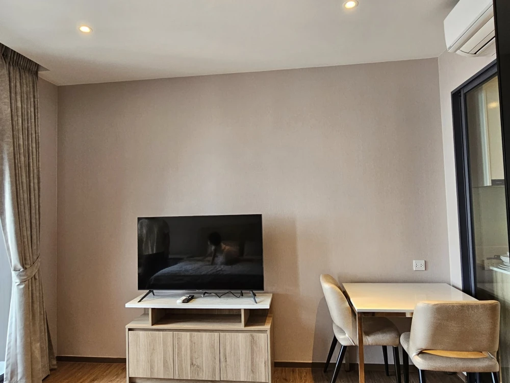 For rent ONCE PATTAYA Studio room, fully furnished and equipped with appliances. Reserve now.