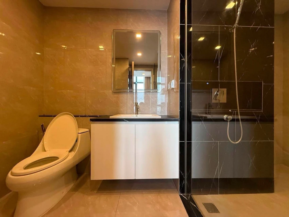 For rent: One 9 Five Asoke-Rama 9, 4th floor. Beautifully decorated unit, ready to move in. Interested? Check it out!
