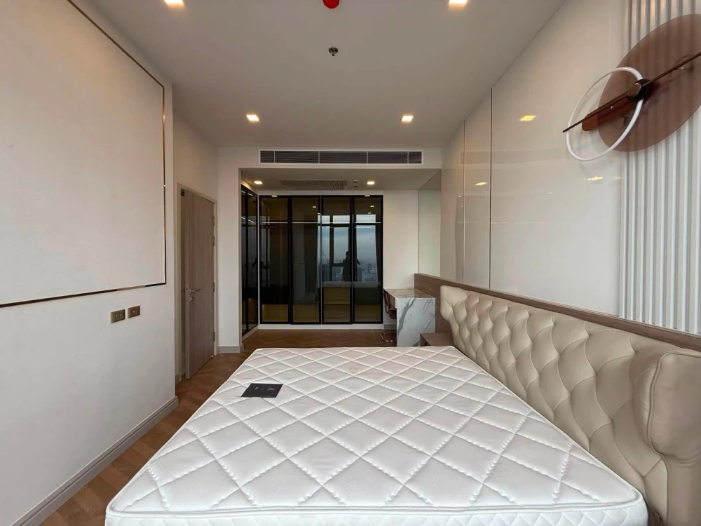 For rent: One 9 Five Asoke-Rama 9, 4th floor. Beautifully decorated unit, ready to move in. Interested? Check it out!