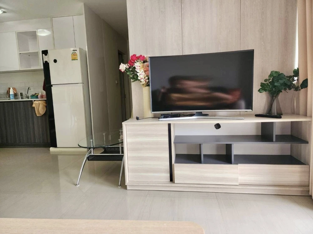 One Siam for rent, spacious room with plenty of usable space, comes with complete furniture and appliances. Reserve now!