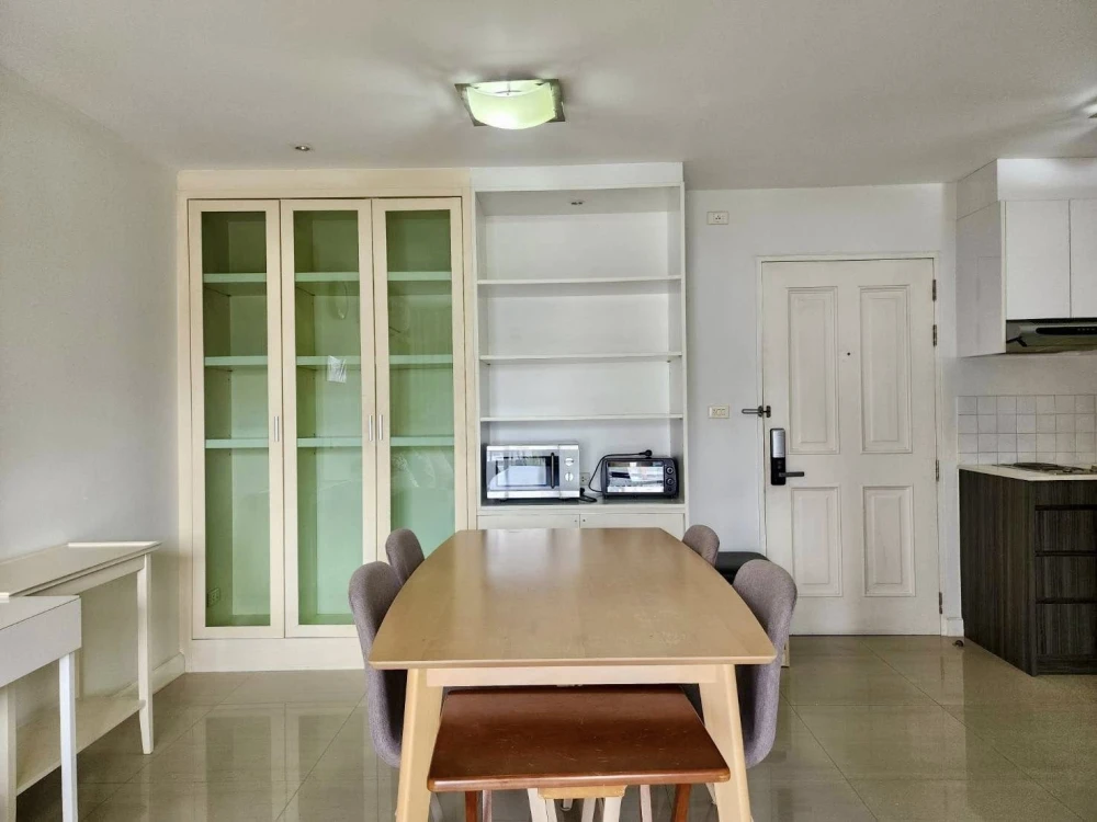 One Siam for rent, spacious room with plenty of usable space, comes with complete furniture and appliances. Reserve now!