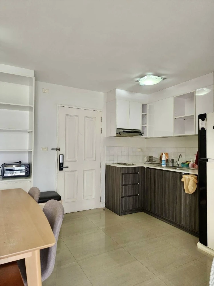 One Siam for rent, spacious room with plenty of usable space, comes with complete furniture and appliances. Reserve now!