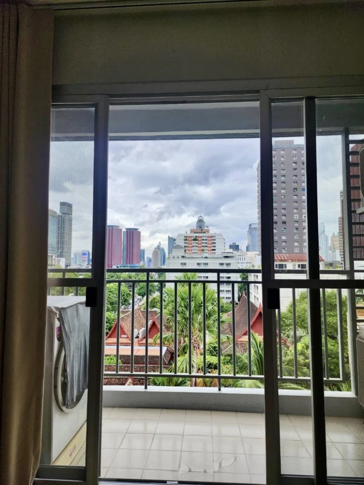 One Siam for rent, spacious room with plenty of usable space, comes with complete furniture and appliances. Reserve now!