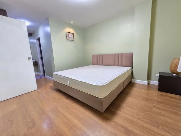 For rent: One Siam, ready to move in, furnished, just bring your bags+++