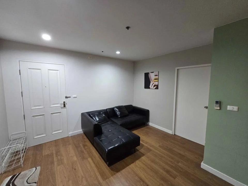 For rent, one X Sukhumvit 26, 1 bedroom, 1 bathroom, spacious living space, room with soothing tones, first come first served.
