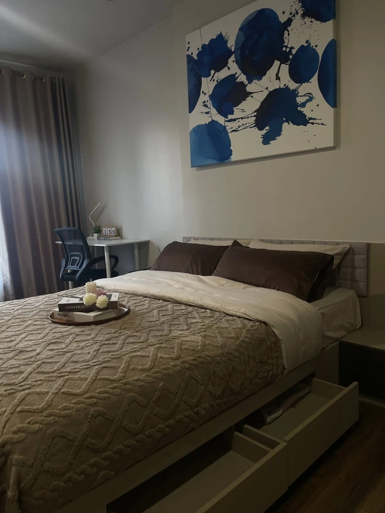 For rent: Onyx Phahonyothin, 12th floor, city and pool view, fully furnished, very livable. Book now!