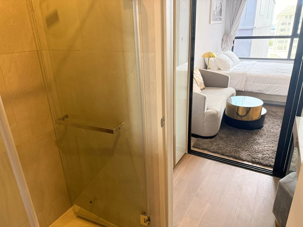 For Rent: Origin Phayathai, a luxury-class condominium featuring a 100% unobstructed view—no building interference. All specifications and electrical