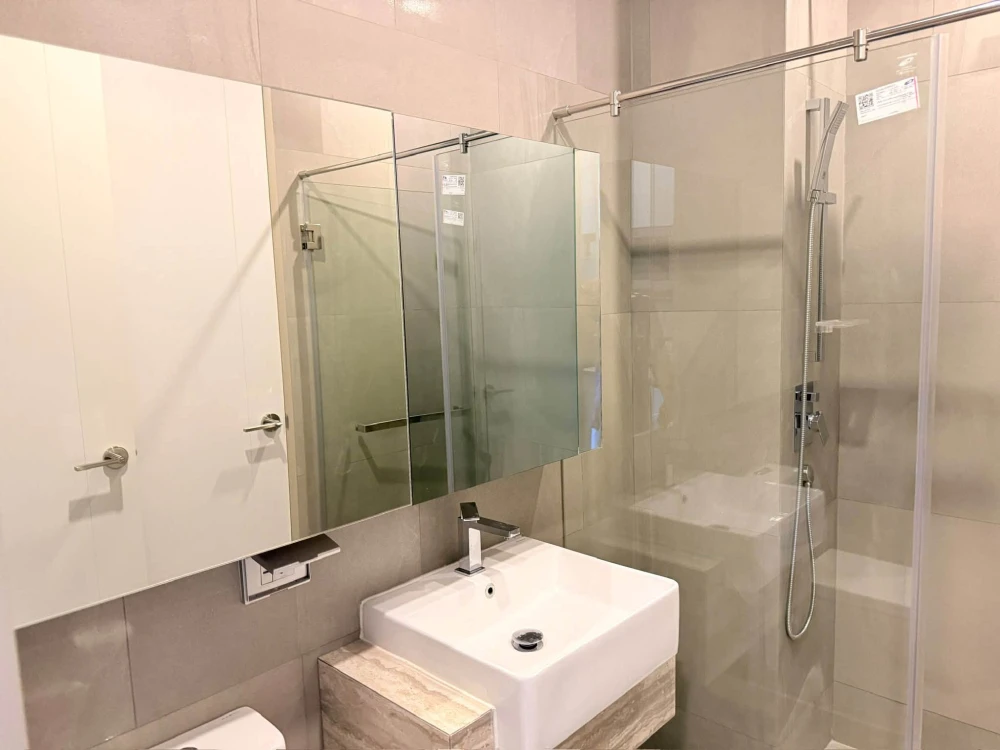 For Rent: Origin Phayathai, a luxury-class condominium featuring a 100% unobstructed view—no building interference. All specifications and electrical