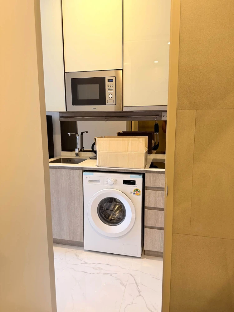 For Rent: Origin Phayathai, a luxury-class condominium featuring a 100% unobstructed view—no building interference. All specifications and electrical