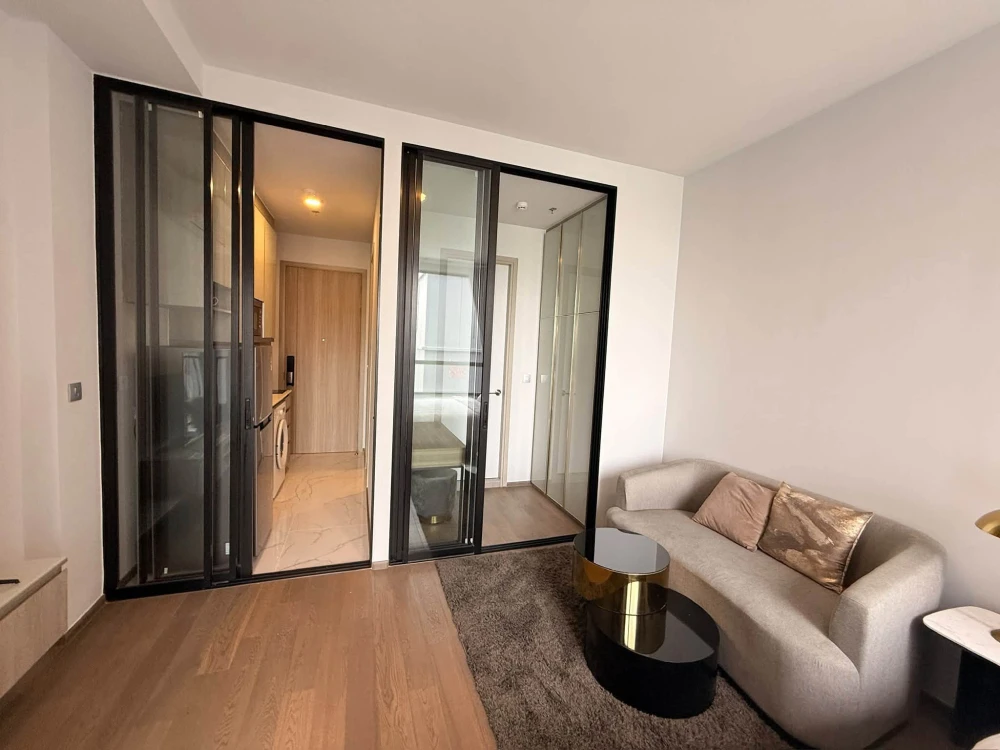 For Rent: Origin Phayathai, a luxury-class condominium featuring a 100% unobstructed view—no building interference. All specifications and electrical