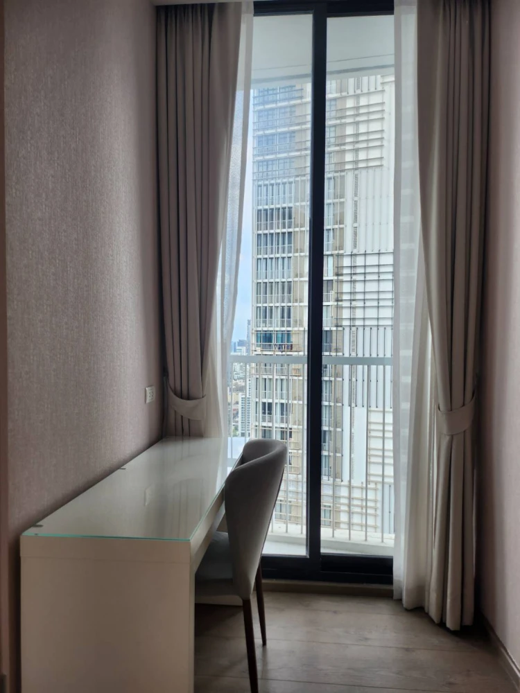 For rent: Origin Phrom Phong, very high floor, wallpapered throughout, 2 bedrooms, 2 bathrooms (with bathtub), reserve now!