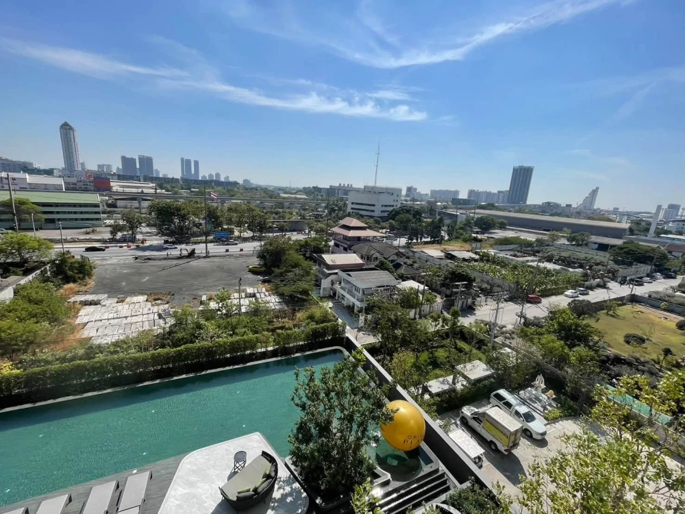For Rent: Origin Place Bangna. Features an unobstructed view of the swimming pool—no blocking buildings. Fully furnished and equipped with all applian