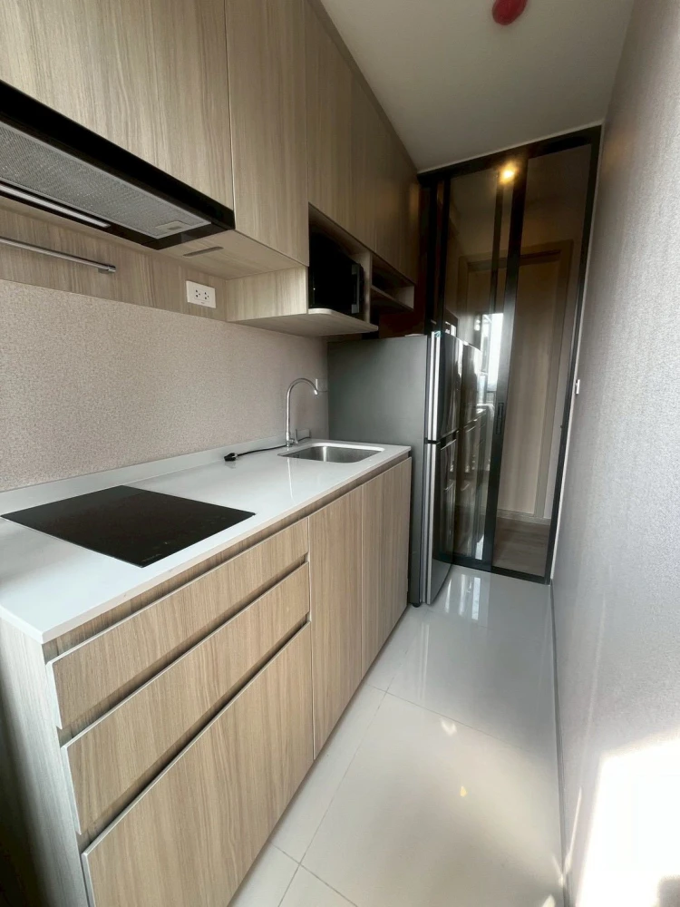 Condo for rent at Origin Place Bangna, 8th floor, fully furnished. Don't miss this great opportunity!