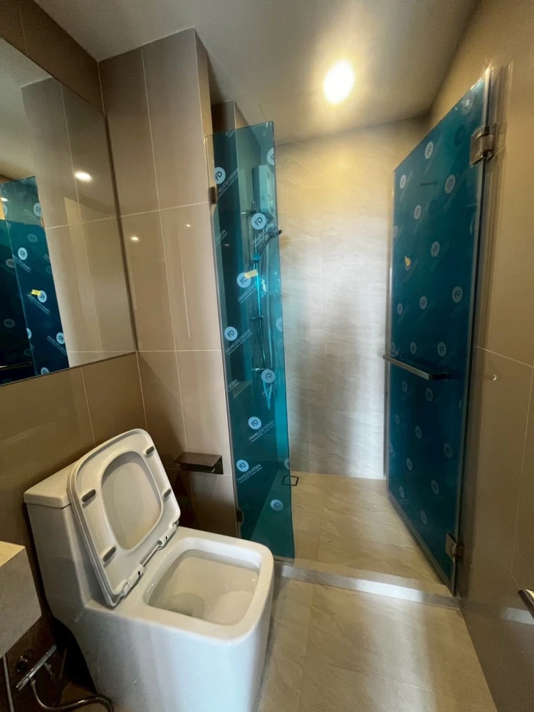 Condo for rent at Origin Place Bangna, 8th floor, fully furnished. Don't miss this great opportunity!