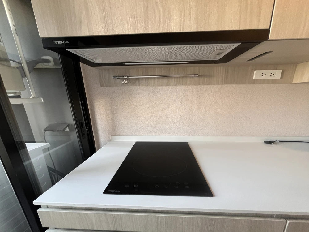 Condo for rent at Origin Place Bangna, 8th floor, fully furnished. Don't miss this great opportunity!