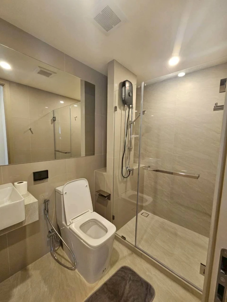 Ready-to-move-in apartment for rent at Origin Place Bangna. Well-partitioned and divided into separate zones. Book now! Don't miss this opportunity.