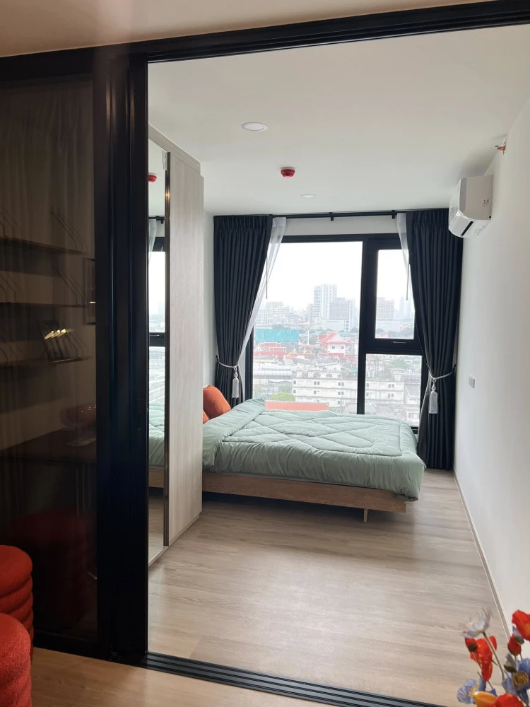 For rent: Origin Play Bangkhunnon Triple Station, high floor unit, fully furnished, good ventilation, beautiful view with no obstructing buildings. Bo