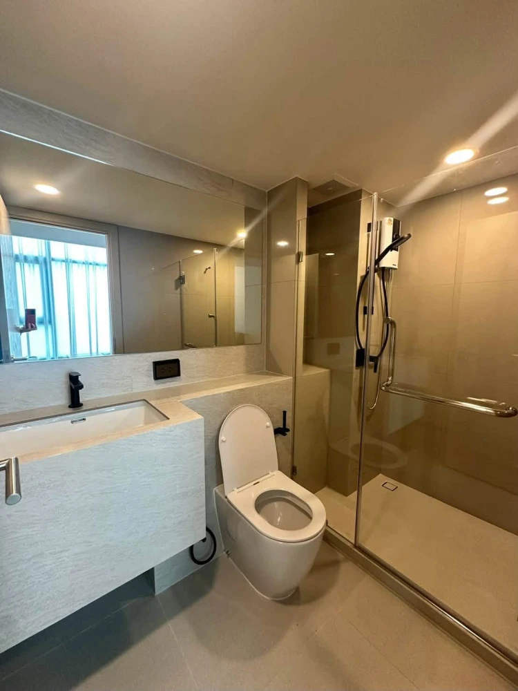 For Rent: Origin Play Bangkhunnon Triple Station. Corner unit offering privacy, high ceilings, and an airy feel. Prime location—book now!