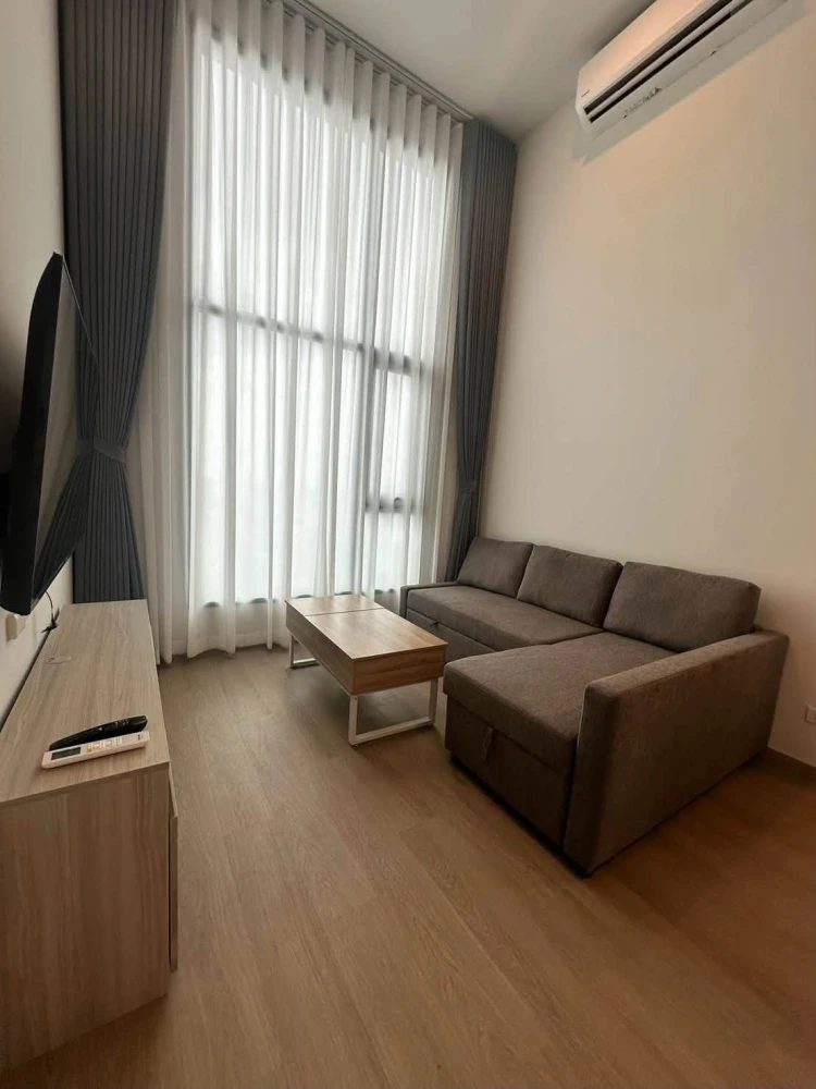 For Rent: Origin Play Bangkhunnon Triple Station. Corner unit offering privacy, high ceilings, and an airy feel. Prime location—book now!
