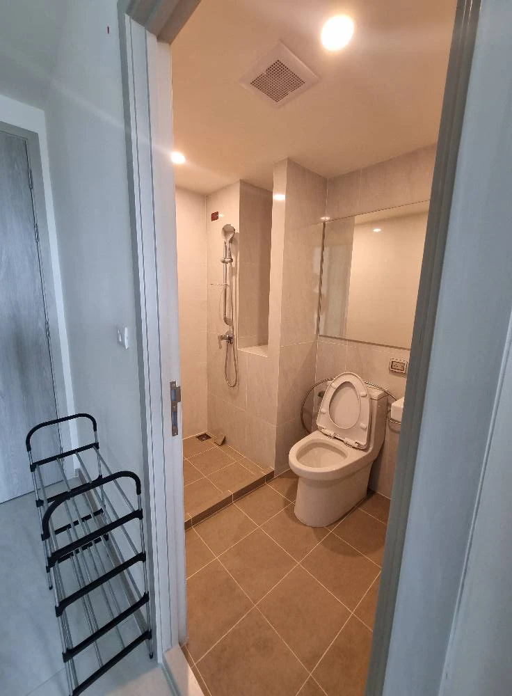 For rent: Origin Play Sri Udom Station, 1 bedroom, 1 bathroom, good location, comes with complete facilities. Book now.