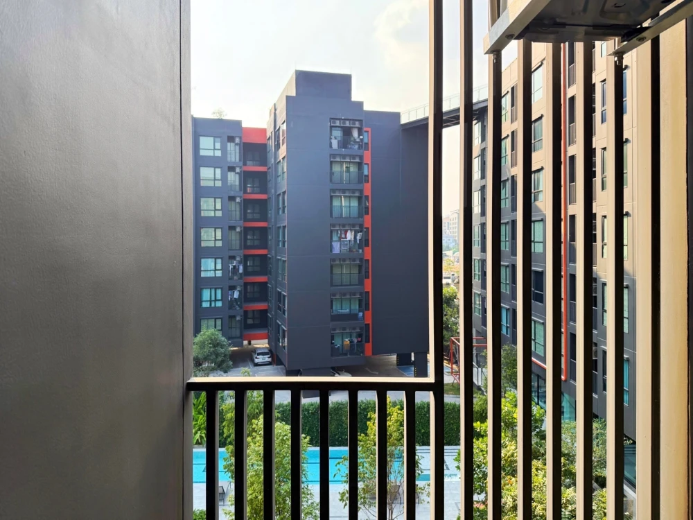 For rent: Origin Play Sri Udom Station, 1 bedroom, 1 bathroom, good location, convenient transportation, swimming pool view, reserve now.