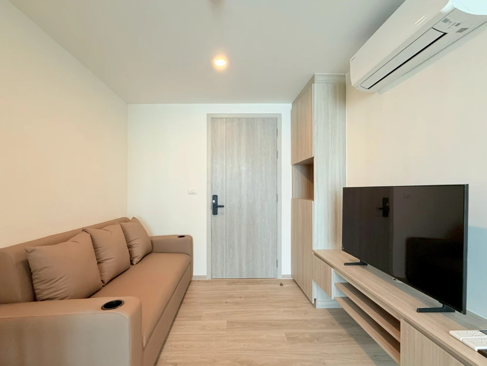 For rent: Origin Play Sri Udom Station, 5th floor, fully furnished unit, very comfortable. Book now!