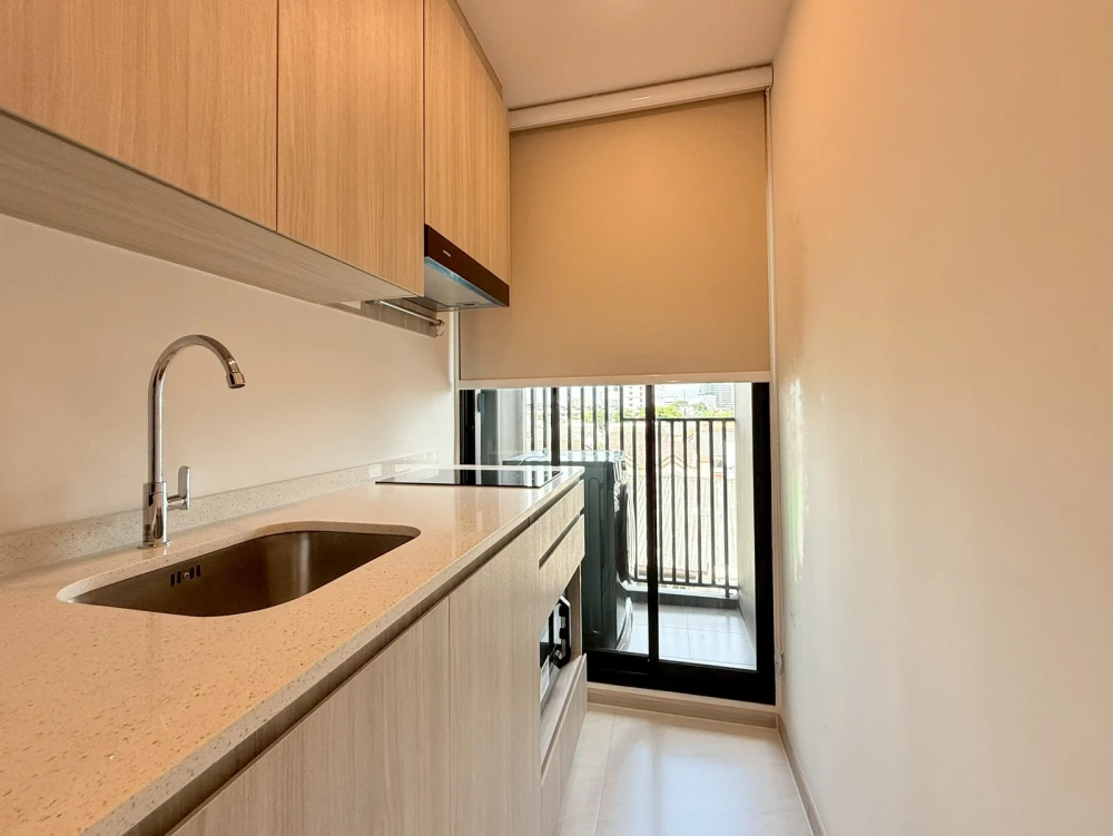 For rent: Origin Play Sri Udom Station, 5th floor, fully furnished unit, very comfortable. Book now!