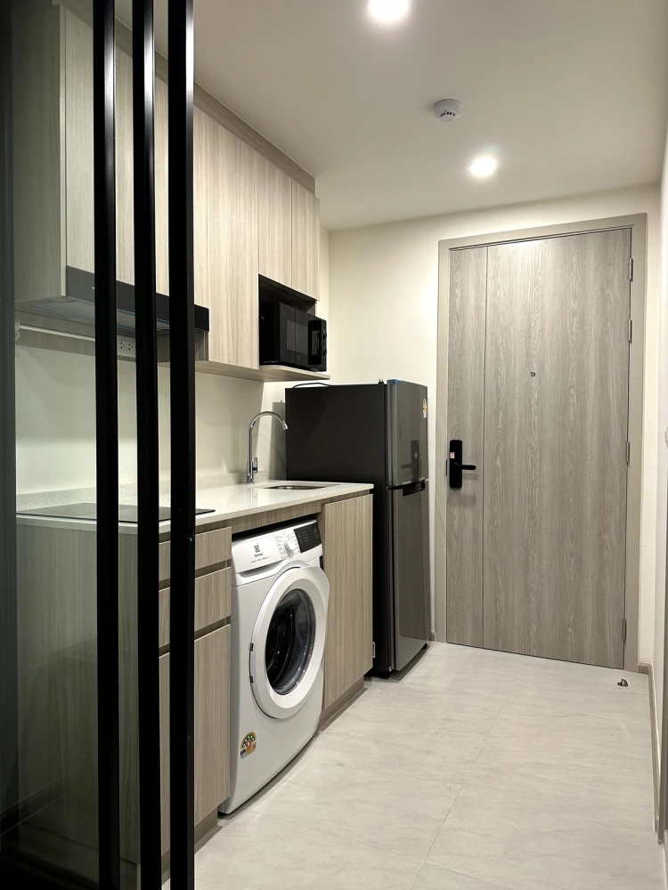 For rent: Origin Play Sri Udom Station, 7th floor, fully furnished unit. Book now! Don't miss out!