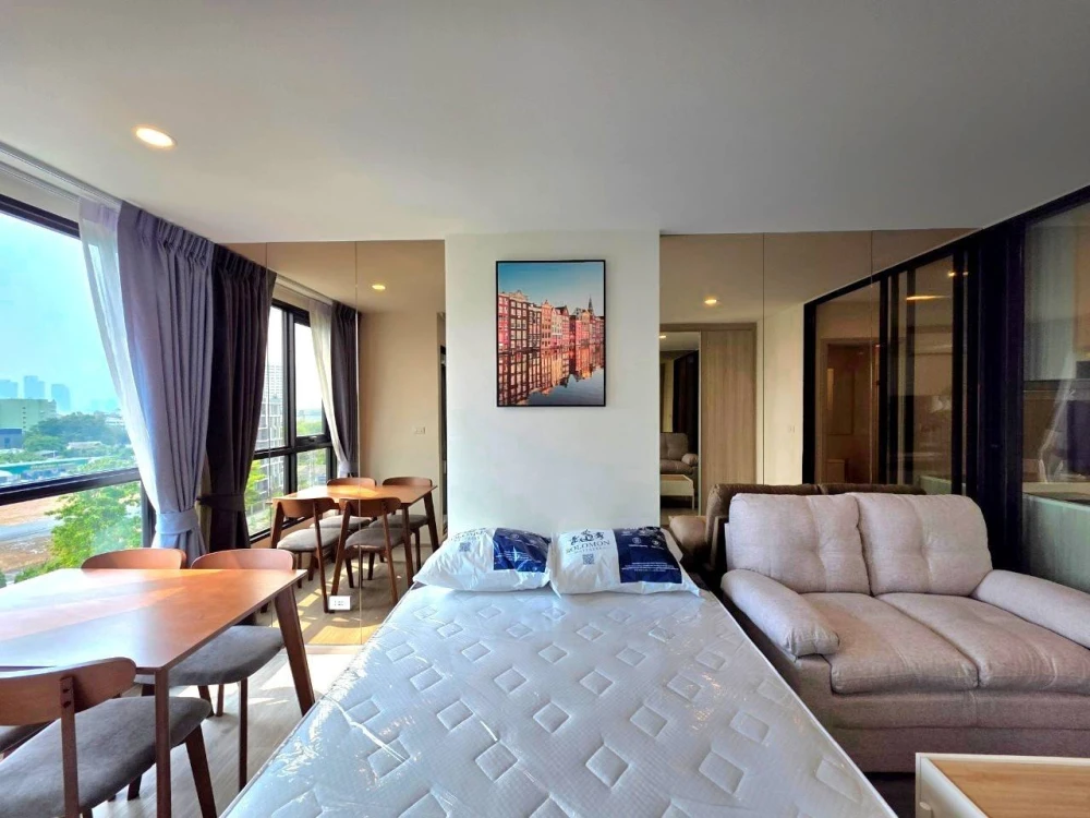 For rent: Origin Play Sri Udom Station, 8th floor, nice room, fully furnished, book now.