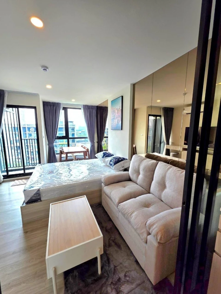 For rent: Origin Play Sri Udom Station, 8th floor, nice room, fully furnished, book now.