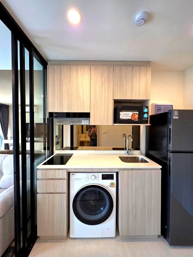 For rent: Origin Play Sri Udom Station, 8th floor, nice room, fully furnished, book now.