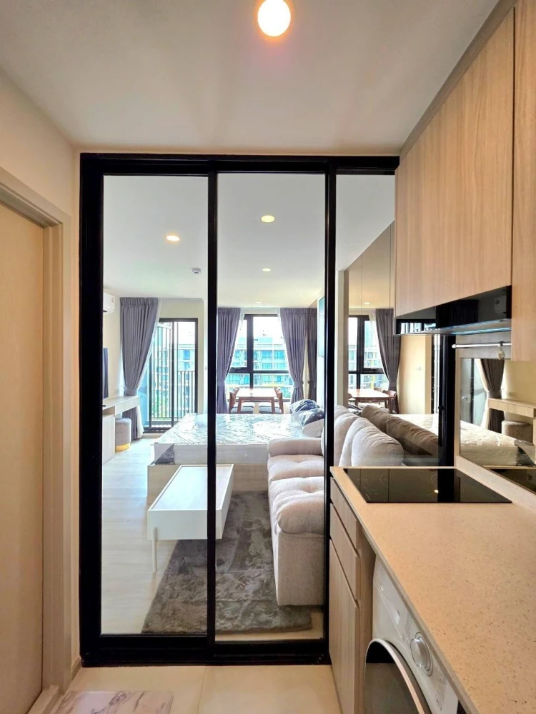 For rent: Origin Play Sri Udom Station, 8th floor, nice room, fully furnished, book now.