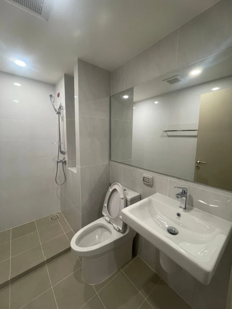 For rent: Origin Play Sri Udom Station, empty room, decorated room, don't miss it, comes with complete electrical appliances, book now.