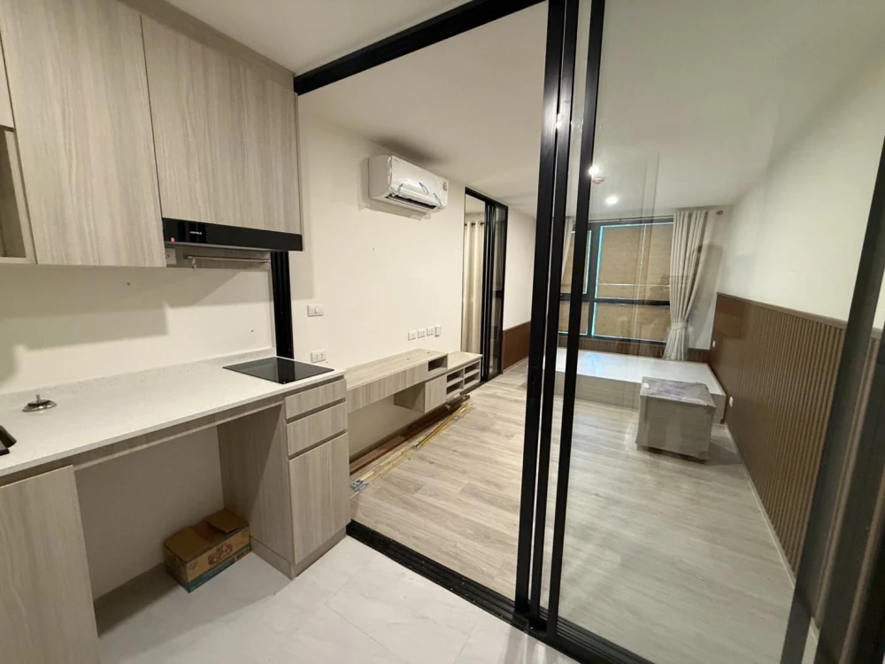 For rent: Origin Play Sri Udom Station, empty room, decorated room, don't miss it, comes with complete electrical appliances, book now.