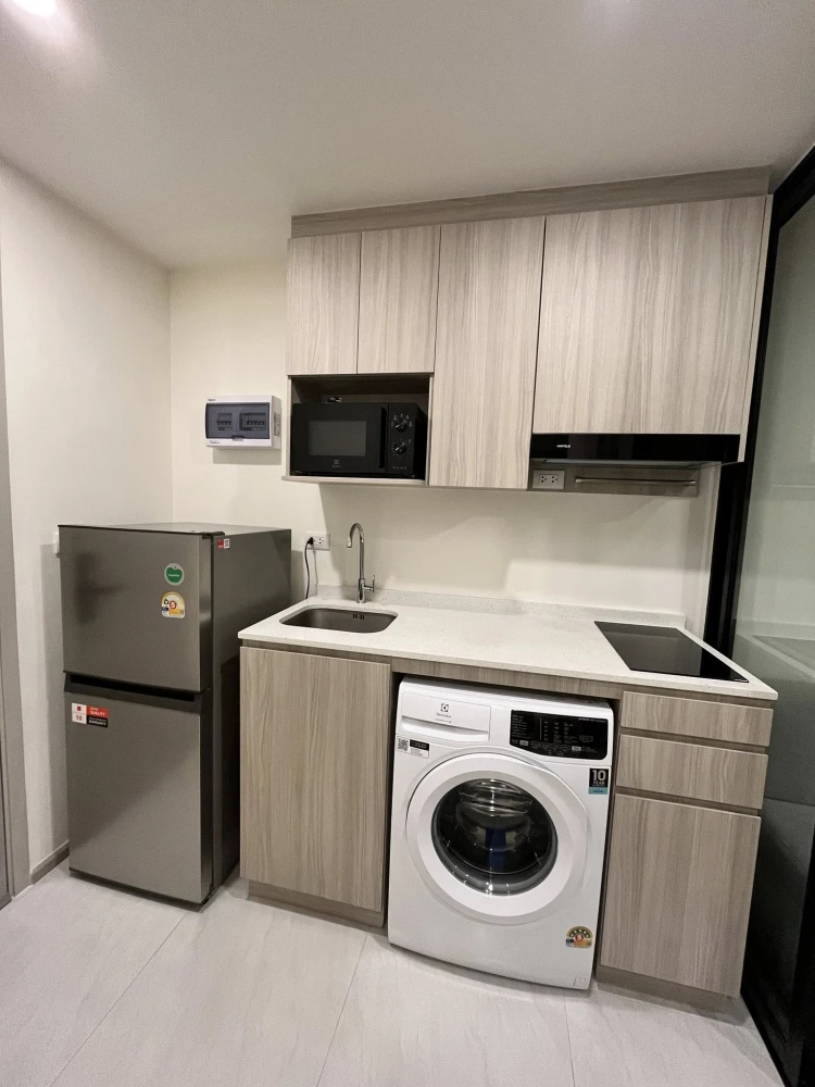 For rent: Origin Play Sri Udom Station, a nice room on the 4th floor, fully furnished and equipped with appliances. Reserve now!