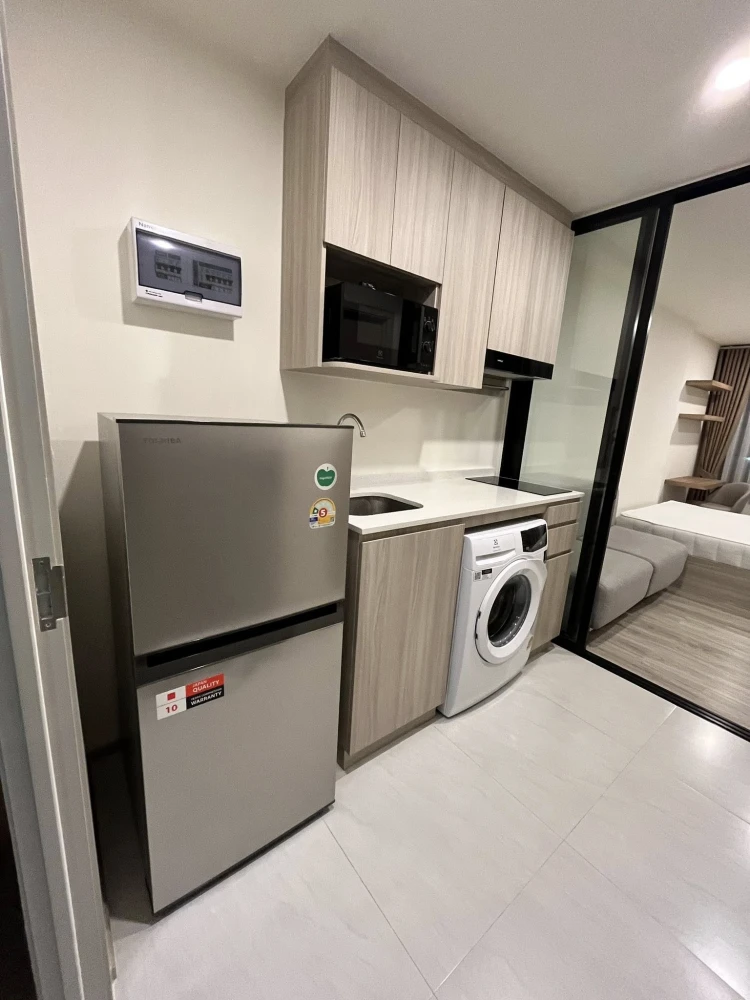 For rent: Origin Play Sri Udom Station, a nice room on the 4th floor, fully furnished and equipped with appliances. Reserve now!