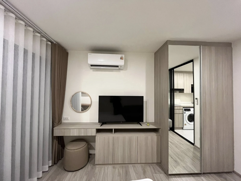 For rent: Origin Play Sri Udom Station, a nice room on the 4th floor, fully furnished and equipped with appliances. Reserve now!