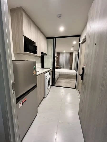 For rent: Origin Play Sri Udom Station, a nice room on the 4th floor, fully furnished and equipped with appliances. Reserve now!