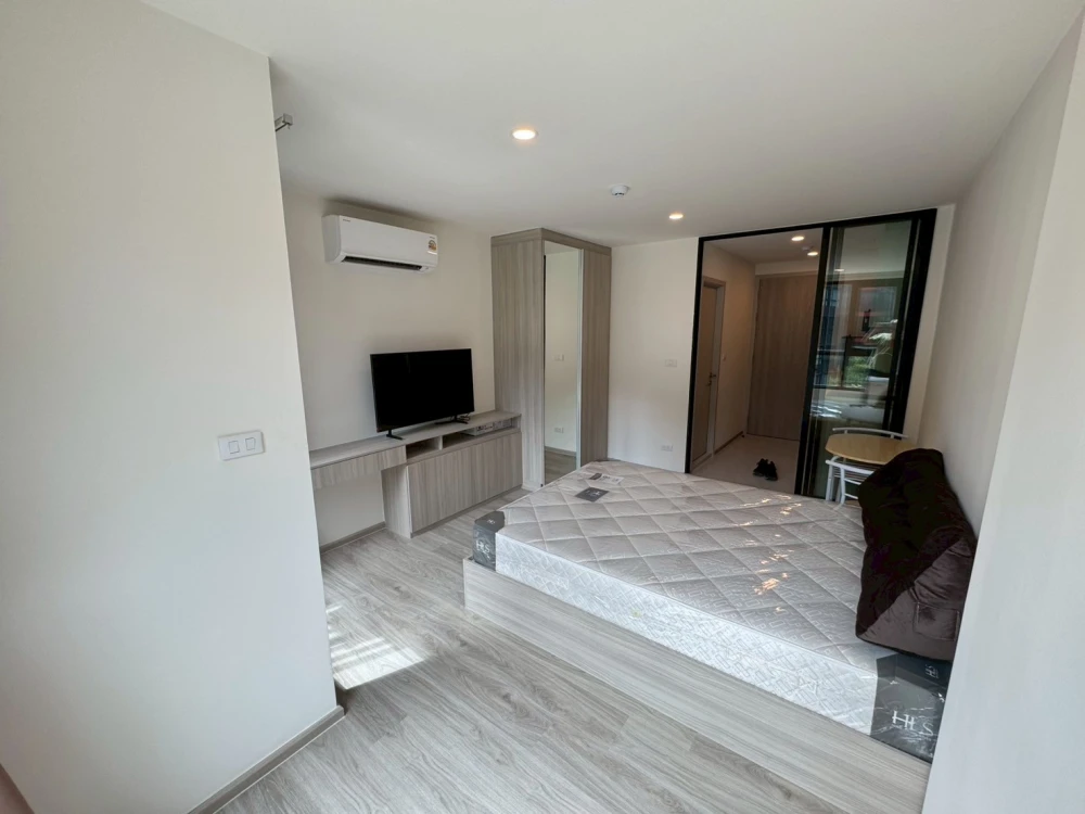 For rent: ORIGIN PLAY SRI UDOM STATION, a pet-friendly condo with garden and swimming pool views. Reservation required.