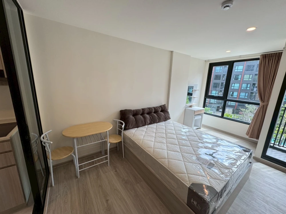 For rent: ORIGIN PLAY SRI UDOM STATION, a pet-friendly condo with garden and swimming pool views. Reservation required.