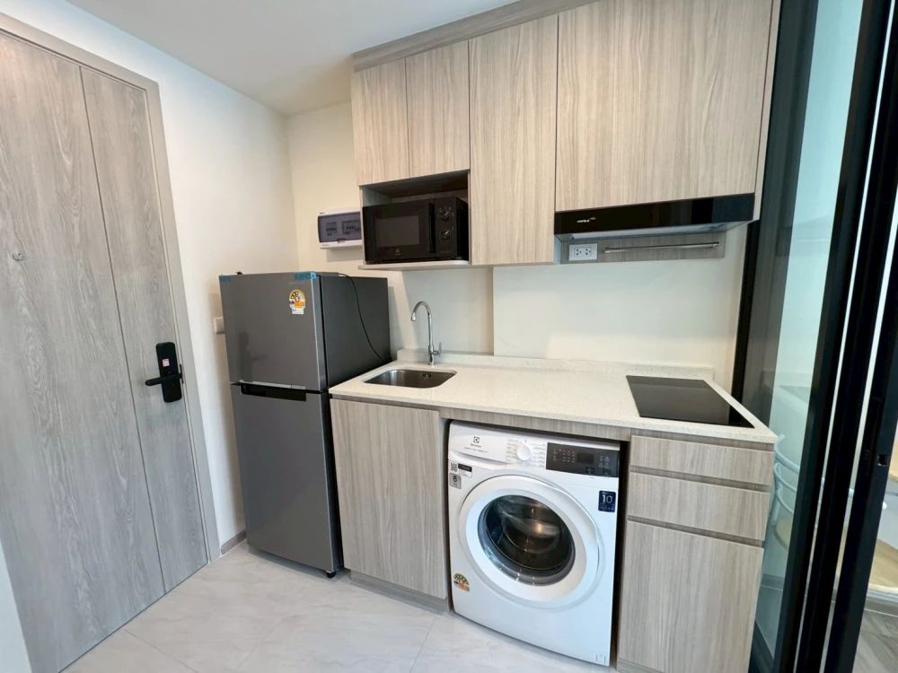 For rent: ORIGIN PLAY SRI UDOM STATION, a pet-friendly condo with garden and swimming pool views. Reservation required.
