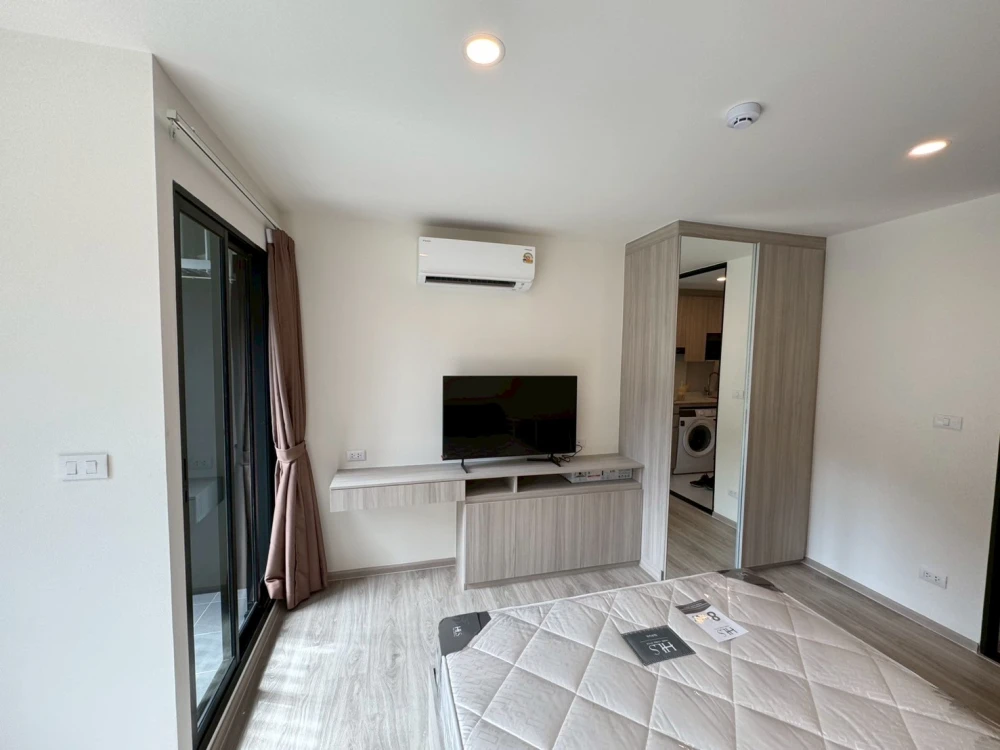 For rent: ORIGIN PLAY SRI UDOM STATION, a pet-friendly condo with garden and swimming pool views. Reservation required.
