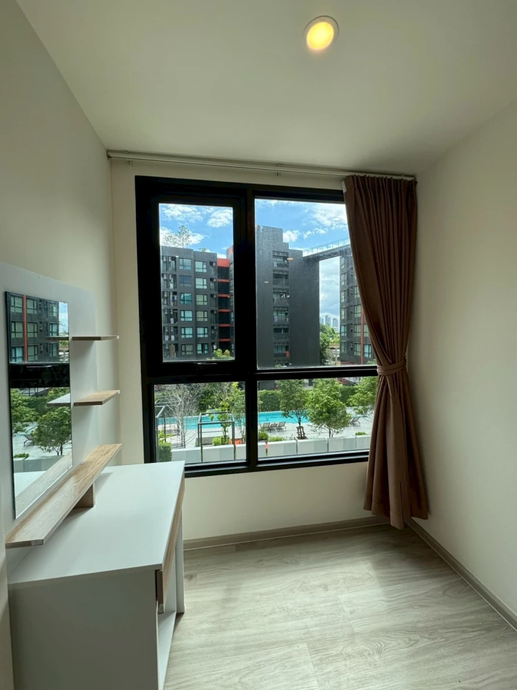 For rent: ORIGIN PLAY SRI UDOM STATION, a pet-friendly condo with garden and swimming pool views. Reservation required.