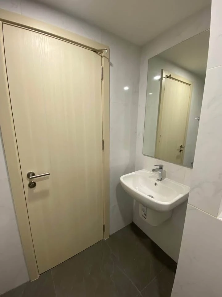 For rent: Origin Plug & Play E22 Station, 2nd floor, nice room, fully furnished, book now.