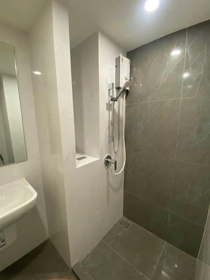 For rent: Origin Plug & Play E22 Station, 2nd floor, nice room, fully furnished, book now.